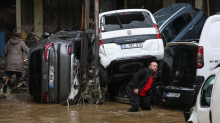 VIDEO Nezpamćene poplave u Turskoj: Bujice nosile vozila, najmanje četvero ljudi poginulo