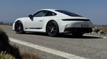 Porsche zvišuje cene in zapira delovna mesta