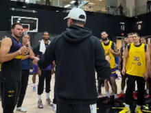 Luka Dončić na treningu Lakersov prejel posebno priznanje #video