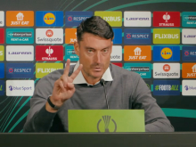 Riera izgubil živce pred mikrofonom: Ogabno! Uefa mora to raziskati. #video