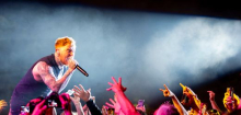 Sex Pistols werfen Fan raus, weil er Frauen nicht in Ruhe moshen ließ