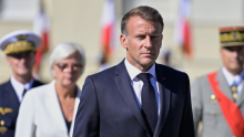 GORI JELISEJSKA PALATA: Makron postavio Marin le Pen na mesto: 