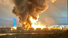 SANKT PETERBURG U PLAMENU: Ukrajinske snage pogodile naftni terminal, data centar i most (VIDEO)