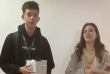 KAKVA BRUKA TZV. STUDENTSKE LISTE U CENTRU KRALJEVA: Sad podvaljuju skoro maloletnu decu da ljudima zvone na vrata i dele im flajere?! (VIDEO)