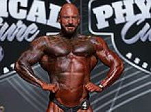 Newly married amateur bodybuilder, 33, dies after collapsing on stage in front of shocked fans