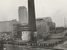 Le Corbusier ga je imenoval dobra šala, drugi pa so avditorij primerjali z razmetano hišo po ropu