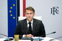 Macron je sporočil, da bodo v soboto dovoljeni le shodi v organizaciji sindikatov