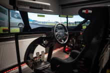 Domači volan ni isto: full motion dirkaški simulator pri DRIVE ZONE stane kot avto srednjega razreda