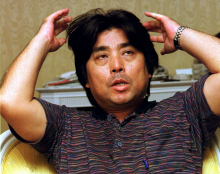 Umrl je Ryu Murakami, avtor provokativnega romana Skoraj prosojna modrina