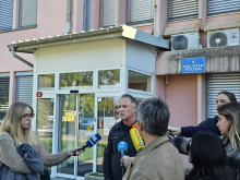 Umora 74-letnice in požiga hiše pri Postojni osumljen 47-letni sin, ki so ga že prijeli