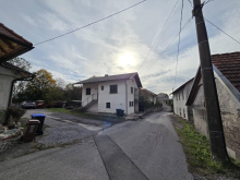 Umora 74-letnice pri Postojni osumljen njen sin, ki so ga prijeli v Italiji