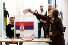 V Srbiji potekajo prelomne predčasne volitve