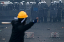 Na protivladnih protestih v Albaniji znova izbruhnilo nasilje. Rama uvedel globe za protestnike.