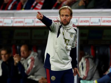 Bayern brez trenerja dobil derbi kroga, visok poraz Bayerja