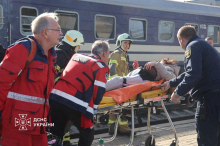 V ruskem napadu na železniško postajo v Dnipru ubitih najmanj 13 ljudi
